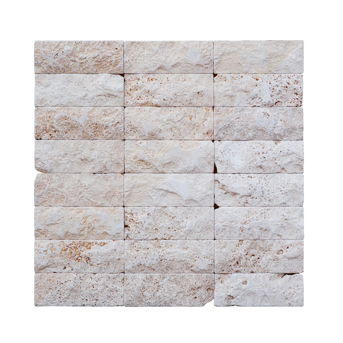 piastrelle in pietra naturale travertino chiaro con finitura a spacco dalla superficie in rilievo e con i bordi arrotondati, piastrelle utili a rivestire pareti esterne o interne, stone art