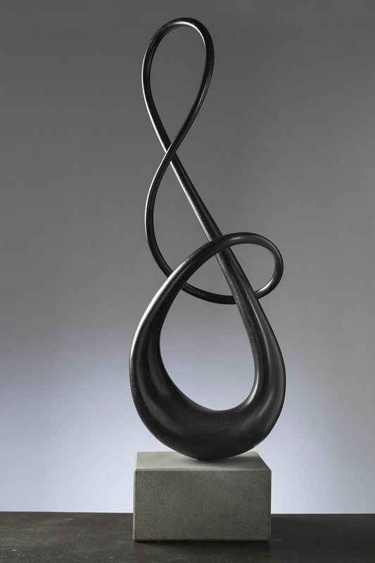 scultura a tuttotondo in Basalto nero  realizzata da Gianfranco Puddu e venduta da Stone Art