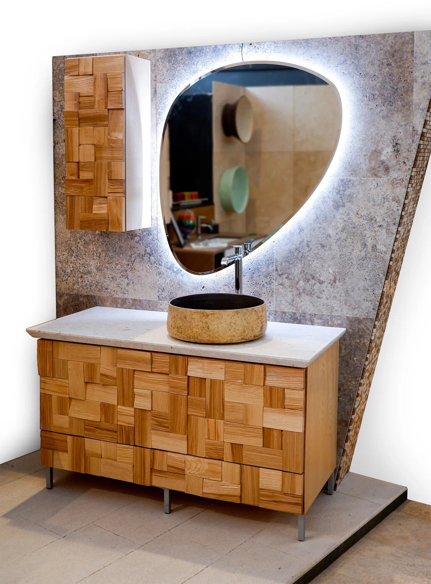 composizione di arredo per il bagno in stile moderno con dettagli in legno  e pietra naturali realizzato da stone art