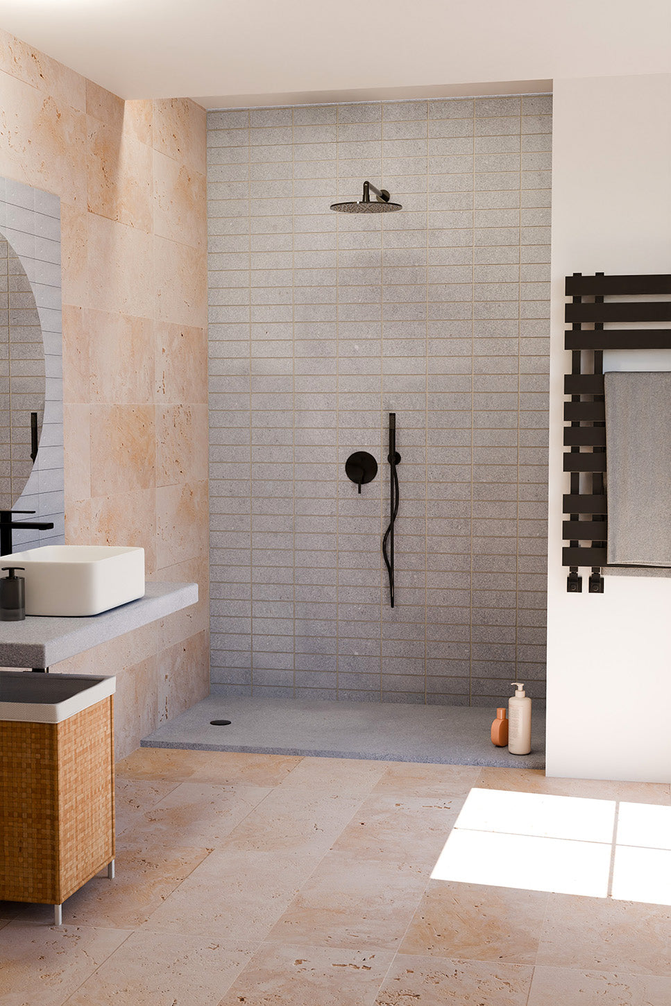 Bagno moderno con piatto doccia in pietra lavica Basalto 100% naturale realizzato a mano e su misura da Stone Art.