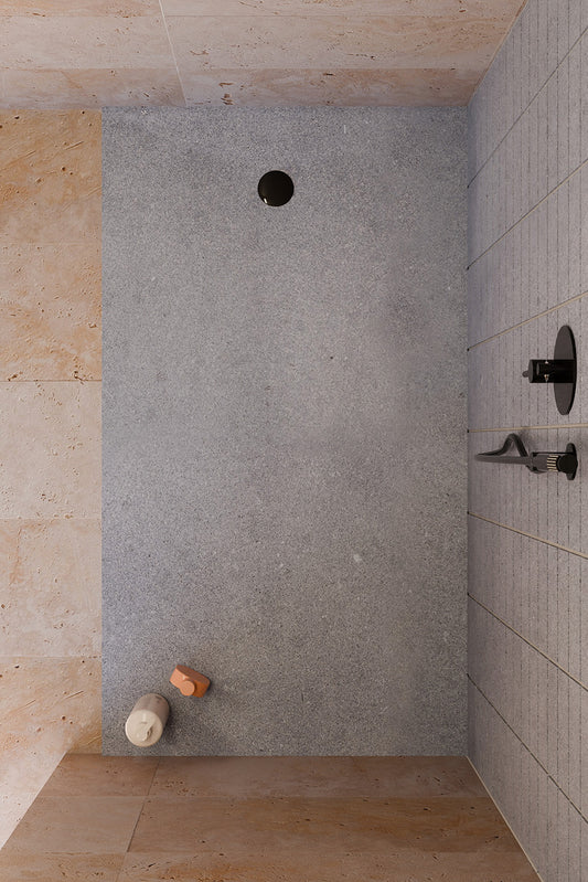 Bagno moderno con piatto doccia in pietra lavica Basalto 100% naturale realizzato a mano e su misura da Stone Art.