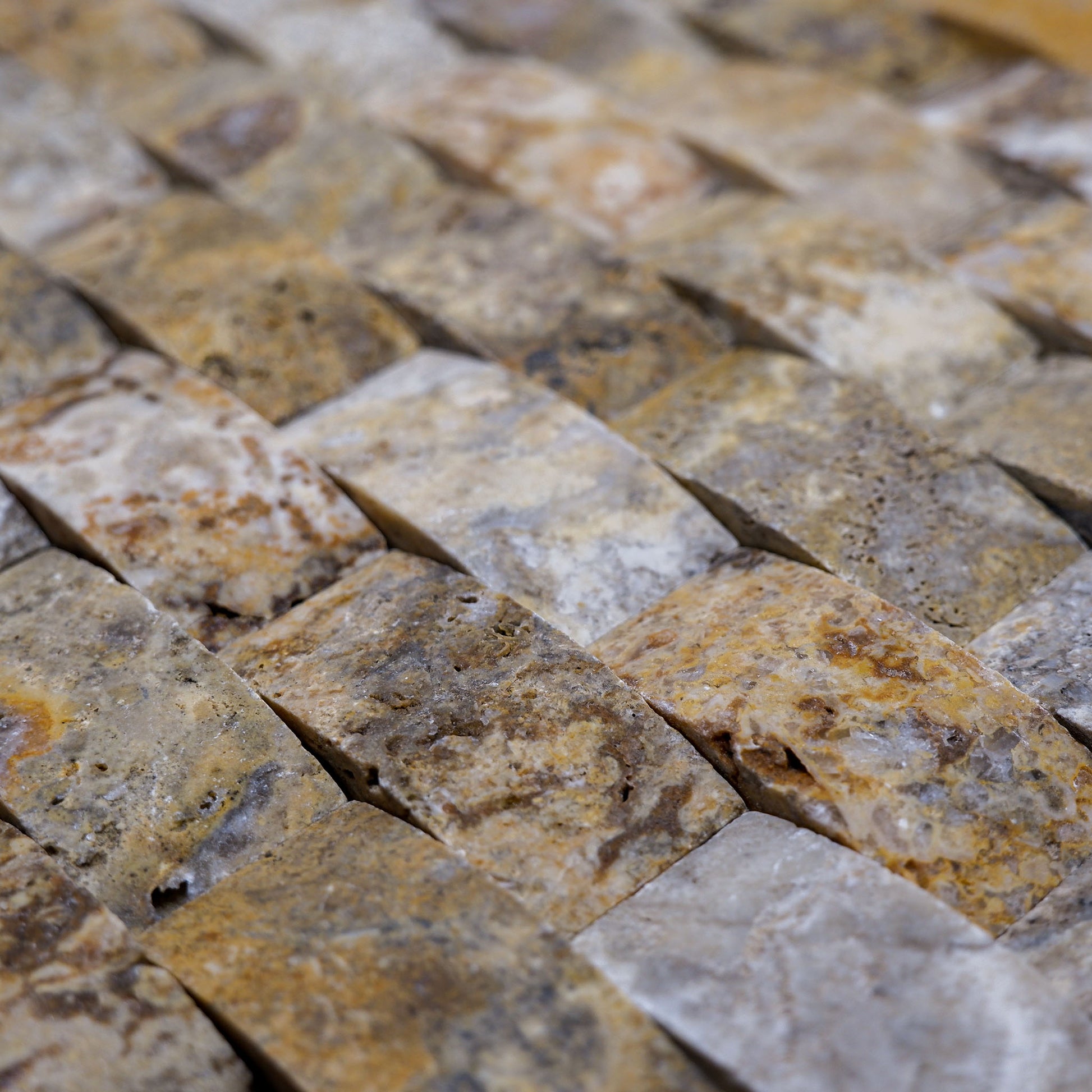 Piastrelle Mosaico Ondulato su rete Pietra Travertino Autunno 2,5x5 cm | Stone Art