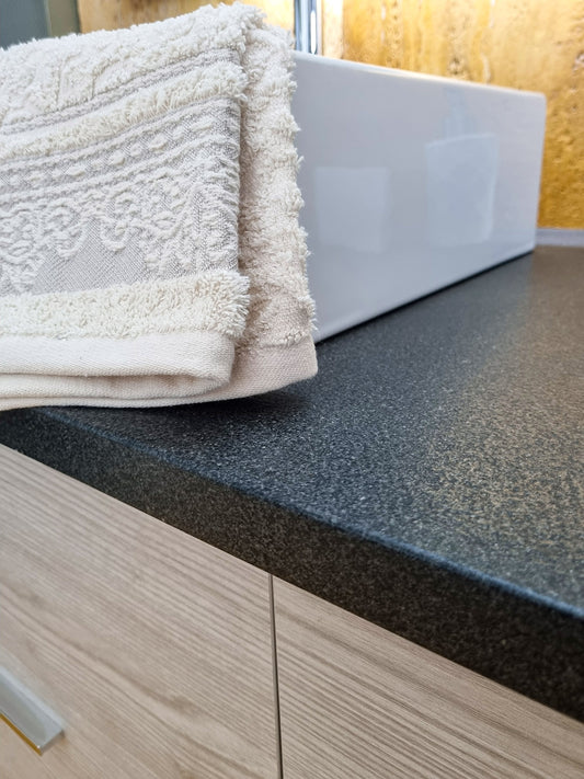 bagno moderno piano top mobile in pietra naturale lavica diorite nera di stone art