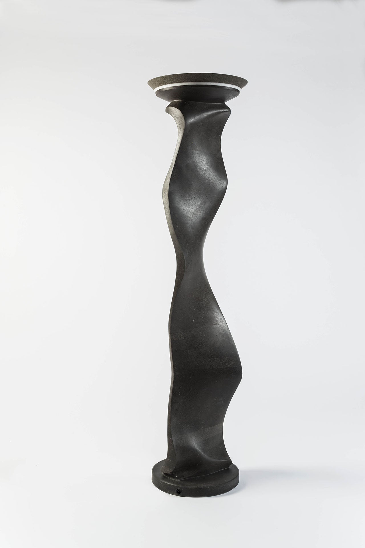 Scultura Lampada alta in pietra naturale Basalto