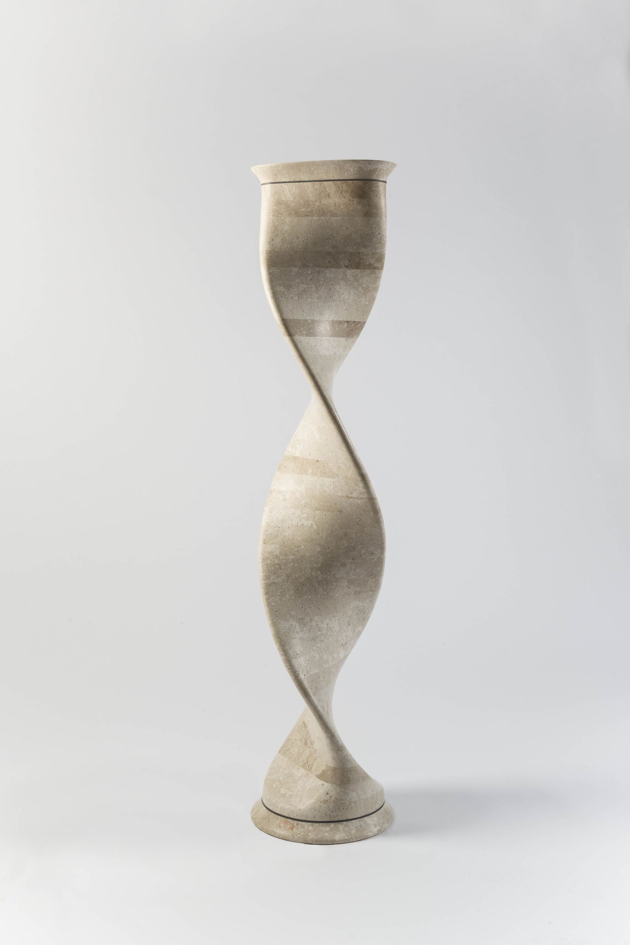 Scultura Lampada alta in pietra naturale Marmo bianco di Orosei