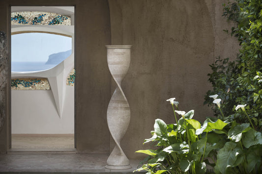 Scultura Lampada alta in pietra naturale Marmo bianco di Orosei