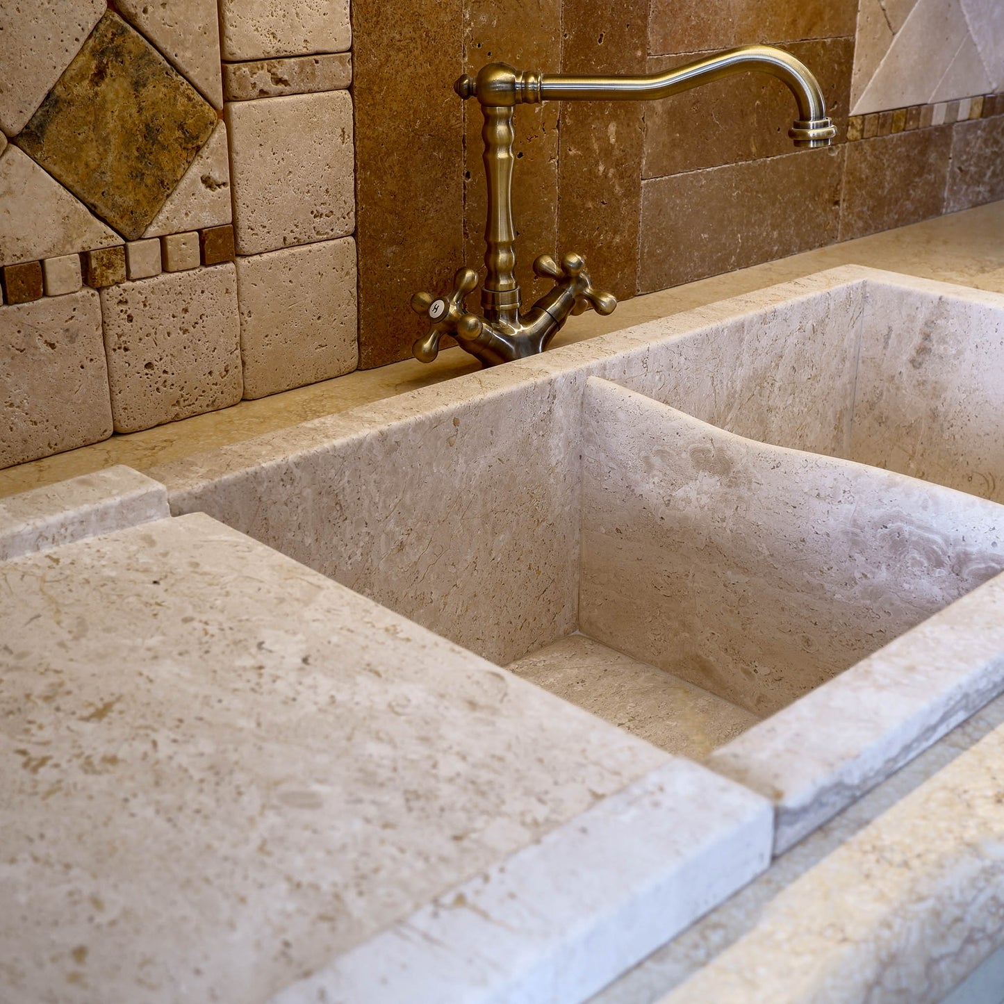 Lavello Cucina doppia vasca con gocciolatoio in Pietra Marmo Bianco di Orosei | Stone Art 