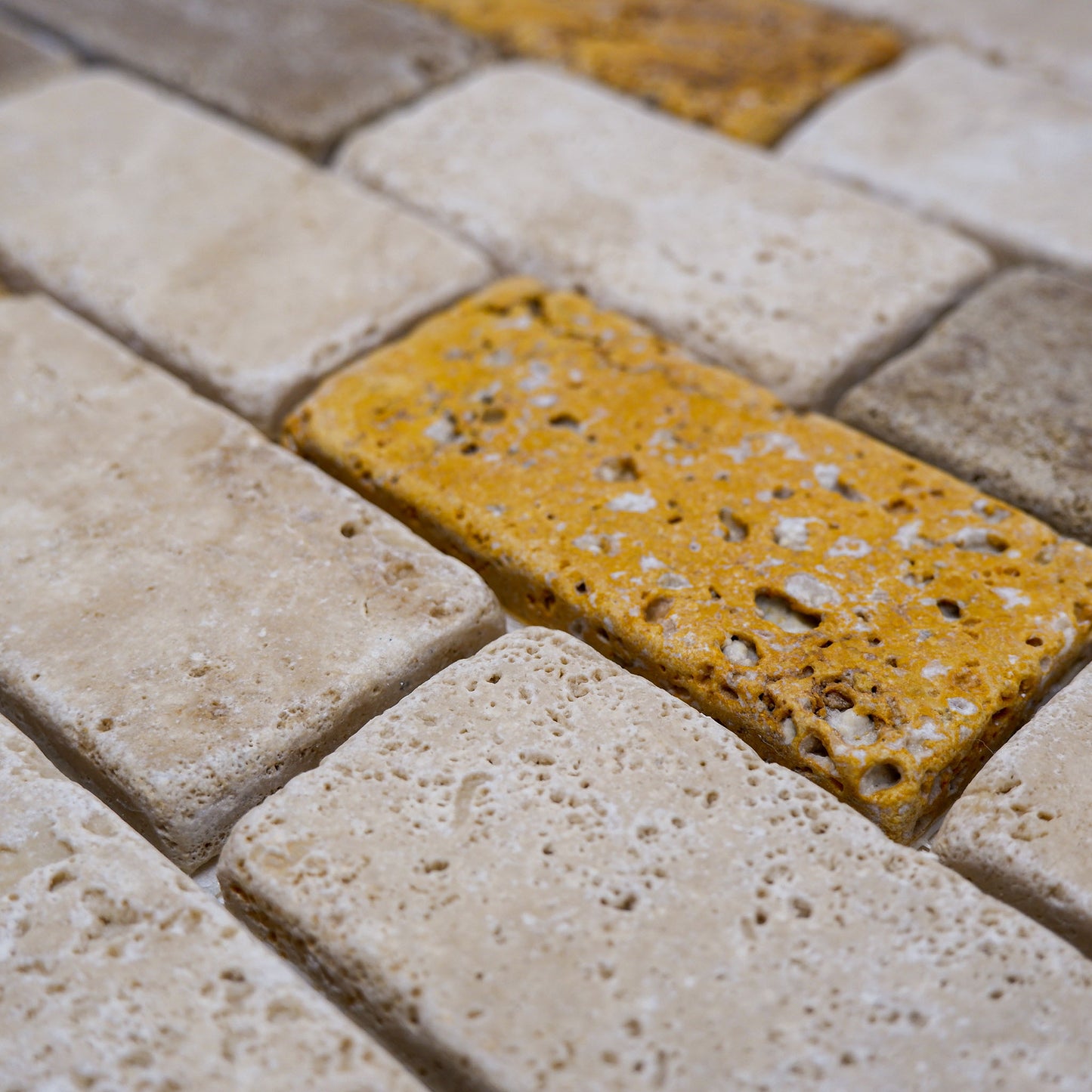 Piastrelle Mosaico su rete Pietra Travertino Mix Color 1x4,8x10 cm | Stone Art