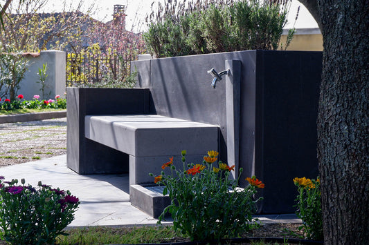 Panchina con fioriera in pietra naturale basalto arredo urbano per piazze giardini parchi vista laterale Stone-Art